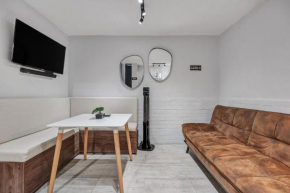 NOWA Gaira Apt Provenza Walkable Area, AC & Balcony facing KarolG club